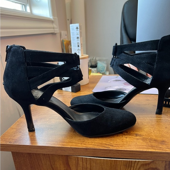 Faux suede pumps size 6.5 - Picture 4 of 4